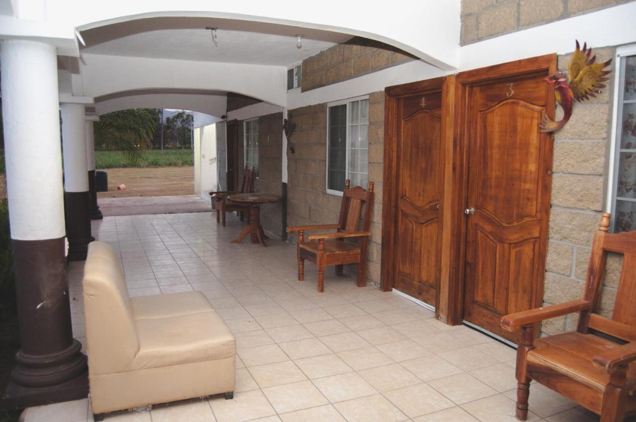 Hotel Y Restaurante El Texano Tamasopo Bagian luar foto