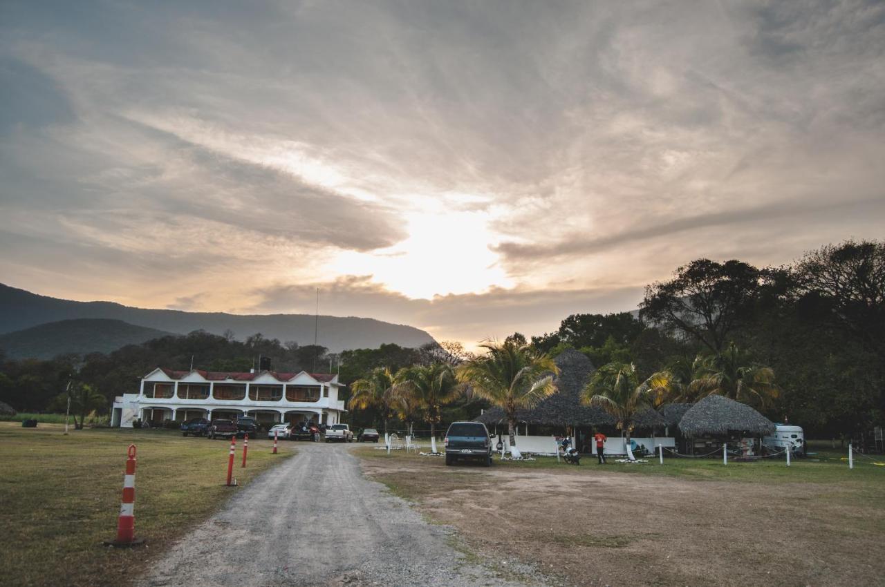 Hotel Y Restaurante El Texano Tamasopo Bagian luar foto